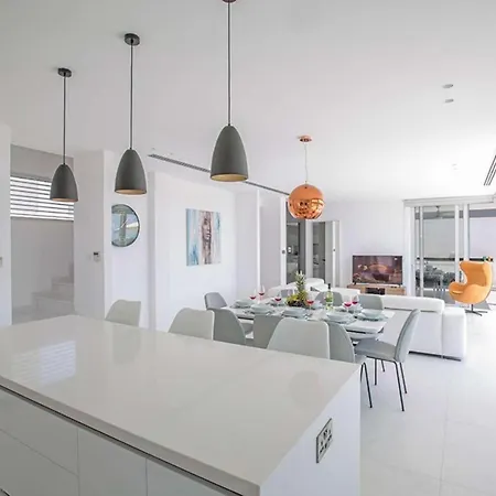 Pearl 13 * Protaras