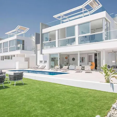 Pearl 13 * Protaras